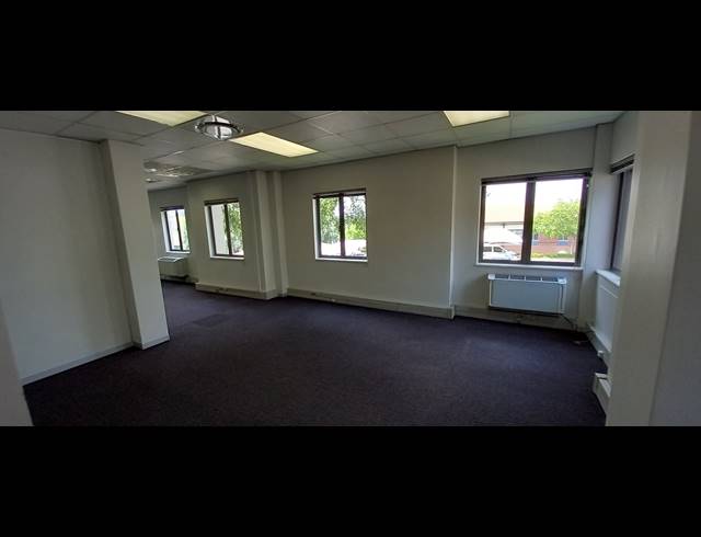 370M² OFFICE TO LET IN LYME PARK